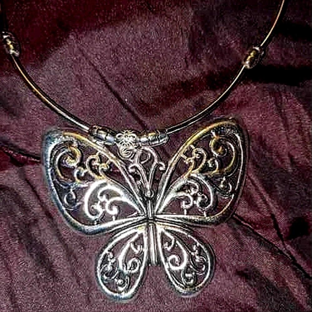 Butterfly Necklace - Picture 6 of 13
